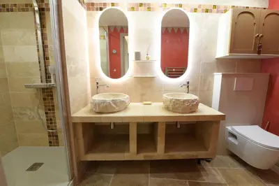 Salle de bains dans l'établissement exceptionnelle maison de charme à 50m du port et de sa plage