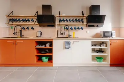 Cuisine ou kitchenette dans l'établissement The People Caen