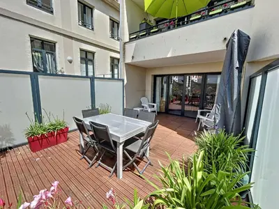 Balcon ou terrasse dans l'établissement Appartement PMR avec Terrasse au Cœur de Granville, Proche Plage et Port - FR-1-361-508