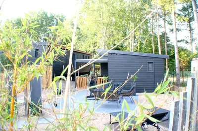 Jardin de l'établissement Cottage Jullouville Piscine Chauffée Accès Plage Baie du Mont Saint Michel