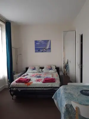Un ou plusieurs lits dans un hébergement de l'établissement Cabourg Charmant studio centre ville RUE DE LA MER