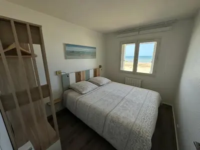 Un ou plusieurs lits dans un hébergement de l'établissement Vue mer exceptionnelle à Cabourg