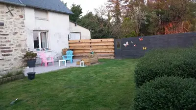 Jardin de l'établissement Gite à 5mn des plages et à 5mn de Granville