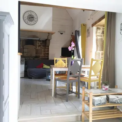 Coin salon dans l'établissement Gîte La Boulangerie au moulin Neuf