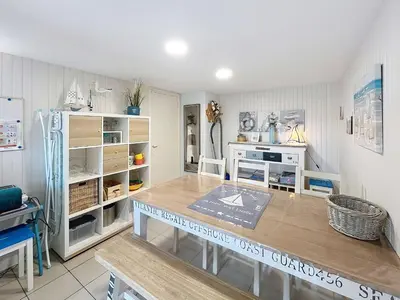 Cuisine ou kitchenette dans l'établissement Maison rénovée, à 300m de la plage et proche commerces, avec terrasse et jardin, tout confort - FR-1-361-131