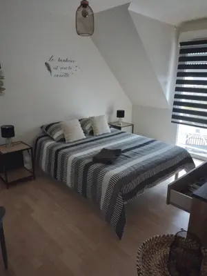 Un ou plusieurs lits dans un hébergement de l'établissement chambre carentan les marais aux calme très reposant