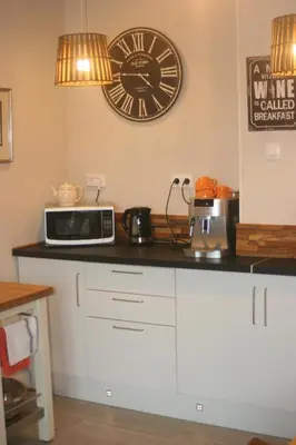 Cuisine ou kitchenette dans l'établissement Les Sapins