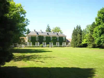Jardin de l'établissement Domaine de Valmeray Gîte