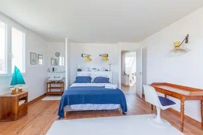 Un ou plusieurs lits dans un hébergement de l'établissement Villa de la Plage - à Ver sur Mer