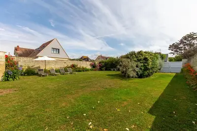 Jardin de l'établissement Villa de la Plage - à Ver sur Mer