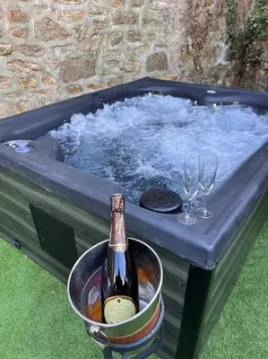 Boissons dans l'établissement Beau Loft room proche mont saint Michel jaccuzi illimité en plein centre Avranches