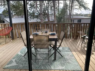 Balcon ou terrasse dans l'établissement Chalet de standing pour 4 pers., piscine couverte et chauffée, à deux pas de la plage, Wi-Fi gratuit - FR-1-361-515