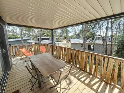 Balcon ou terrasse dans l'établissement Chalet de standing pour 4 pers., piscine couverte et chauffée, à deux pas de la plage, Wi-Fi gratuit - FR-1-361-515