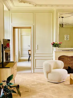 Coin salon dans l'établissement Historic 18th-Century Mansion - 3 BR - Bayeux - Garden & Museums Nearby