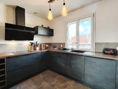 Cuisine ou kitchenette dans l'établissement Pavillon 200m de la mer
