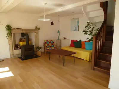 Coin salon dans l'établissement L' ALBIZIA