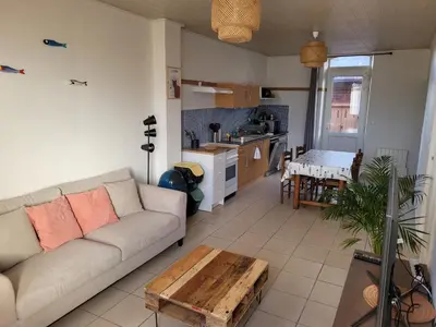 Cuisine ou kitchenette dans l'établissement Petite maison proche mer - Flamanville