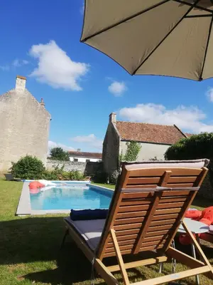 Piscine de l'établissement Le Clos de l'Aiguillon ou située à proximité