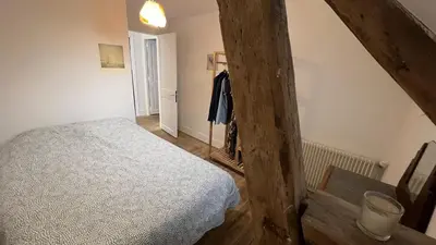 Un ou plusieurs lits dans un hébergement de l'établissement Authentique appartement de charme - Accès direct Voie Verte au coeur de la Suisse Normande