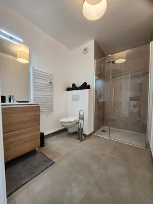 Salle de bains dans l'établissement Le Quai des Verts