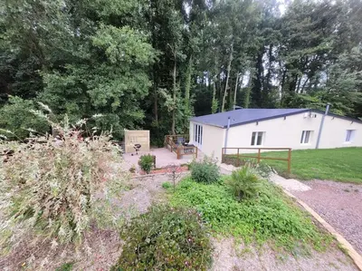 Jardin de l'établissement Gite 6/8 personnes tout confort