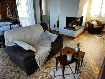 Coin salon dans l'établissement Maison les pieds dans l'eau