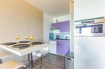 Cuisine ou kitchenette dans l'établissement La Vue Marine - Appartement vue mer