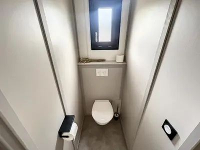 Salle de bains dans l'établissement Chalet standing, 6 couchages, piscine chauffée, terrasse privée, proche plage et commerces - FR-1-361-520