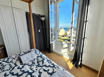 Un ou plusieurs lits dans un hébergement de l'établissement La Vigie - 30 m de la mer, petite vue mer