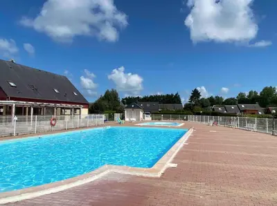 Piscine de l'établissement Chalet 6 pers avec piscine ou située à proximité