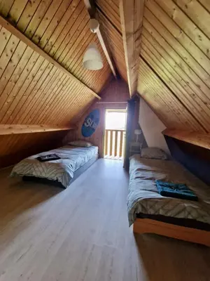 Un ou plusieurs lits dans un hébergement de l'établissement Chalet 6 pers avec piscine