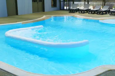 Piscine de l'établissement Escales Voyages Cottage des Dunes - Chalet de 49m2 climatisé - 6 personnes ou située à proximité
