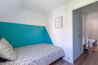 Un ou plusieurs lits dans un hébergement de l'établissement Azul - Maison avec jardin à 200m de la plage