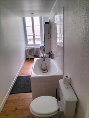 Salle de bains dans l'établissement La maison des Remparts