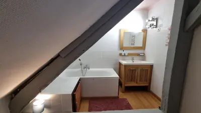 Salle de bains dans l'établissement Maison au cœur des Bois