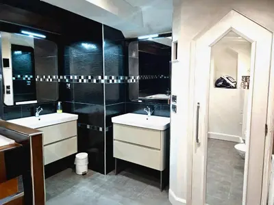 Salle de bains dans l'établissement Logement Moderne & Spacieux au cœur de CAEN