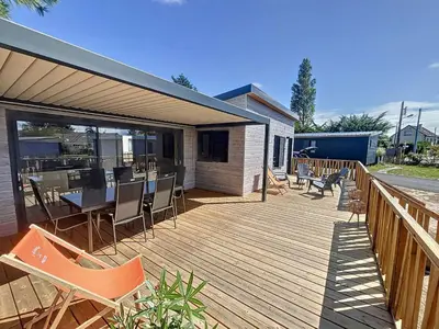 Plan de l'établissement Chalet à Jullouville - 6 couchages, piscine chauffée, près de la plage et commerces - FR-1-361-523
