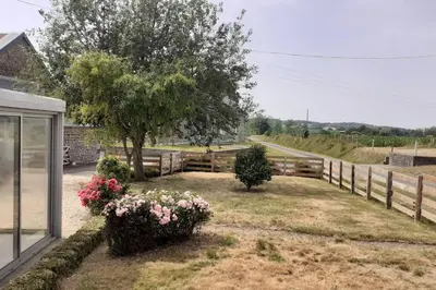 Jardin de l'établissement Maison calme individuelle proche du Mont st Michel