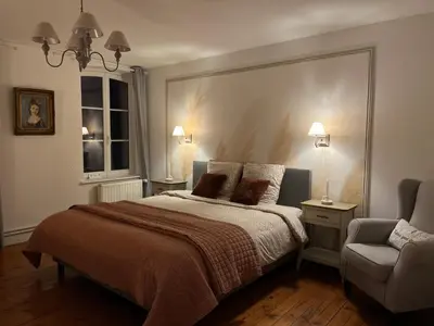 Un ou plusieurs lits dans un hébergement de l'établissement Le Clos du Bas Courtil Guesthouse B&B Omaha Beach
