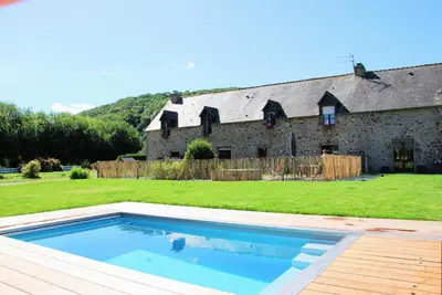 Piscine de l'établissement La Bergerie - Gîte et Chambres d'Hôtes ou située à proximité