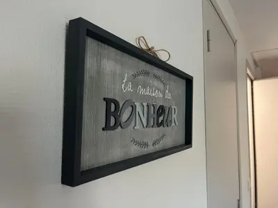 Certificat, récompense, panneau ou autre document affiché dans l'établissement Le 6 appartement Centre-ville Caen - Port