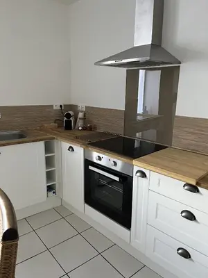 Cuisine ou kitchenette dans l'établissement L Entre-Deux-Gîtes à Saint-Marcan-Baie du Mont-Saint-Michel