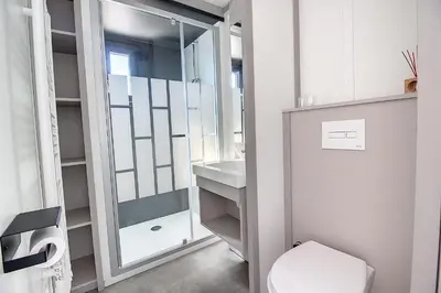 Salle de bains dans l'établissement Le Chalet d'Angel