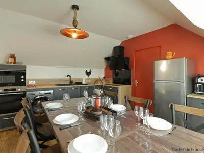 Cuisine ou kitchenette dans l'établissement Maison confortable avec jardin fleuri et spa, proche de la Suisse Normande - FR-1-497-188