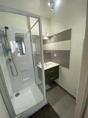 Salle de bains dans l'établissement Charmant appartement proche du centre ville