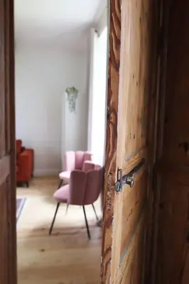 Coin salon dans l'établissement Le Perchoir Gîte de charme dans château -SPA-