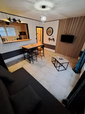 Cuisine ou kitchenette dans l'établissement Eco-Logis le 50, maison avec jardins et terrasse privatifs