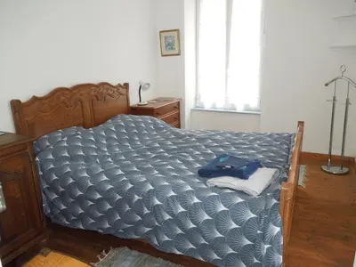 Un ou plusieurs lits dans un hébergement de l'établissement Chez Pauline, Gavray. House with secure parking, Wi-Fi & garage.