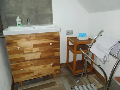 Plan de l'établissement Chez Pauline, Gavray. House with secure parking, Wi-Fi & garage.