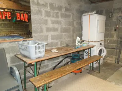 Cuisine ou kitchenette dans l'établissement Chez Pauline, Gavray. House with secure parking, Wi-Fi & garage.